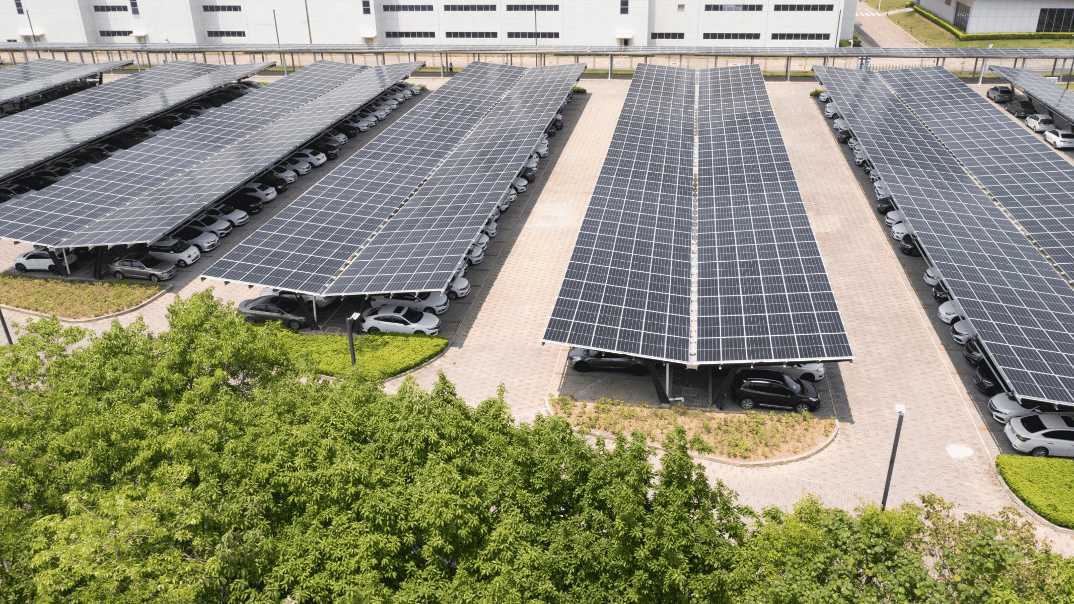 Ombrières photovoltaïques en métallerie sur mesure